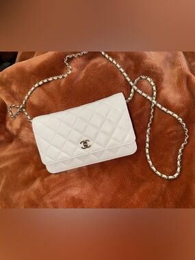 CHANEL White Quilted Leather Wallet-on-Chain with Gold Hardware